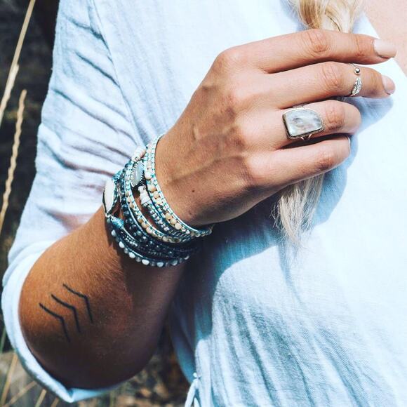 Freya Brawyn Miyuki Shell Bracelet Turquoise, Agate, Labradorite Healing Stones - Picture 5 of 5